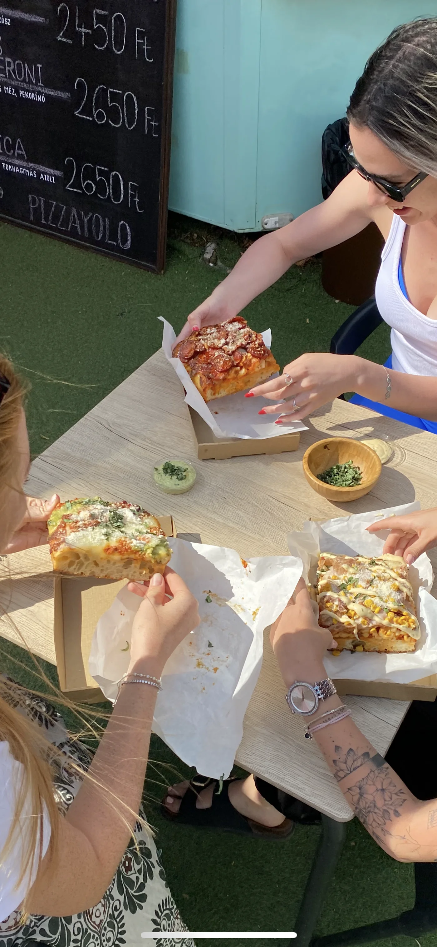 Pizza Yolo — Friends